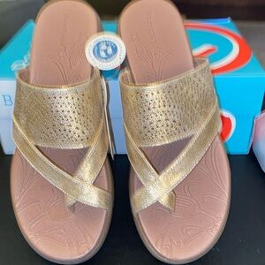 Sparkle Gold BareTraps Sandals. Known for Comfort and Style. Size 7 M